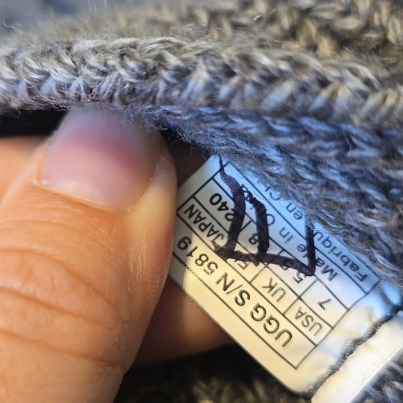 UGG Women 5819 Gray Sweater Button Side Knit Shoes Boots Sz 7 - Picture 10 of 10